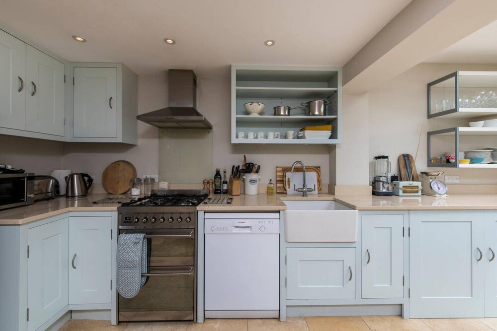 Delightful 2-bed Home Fulham