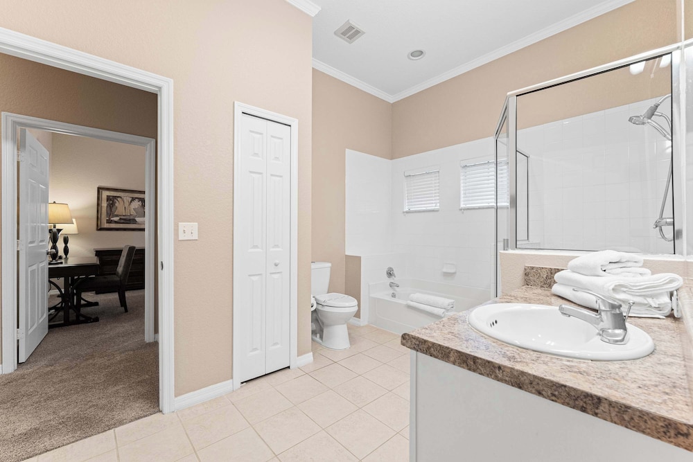Homey Nature Escape Sleeps 6!