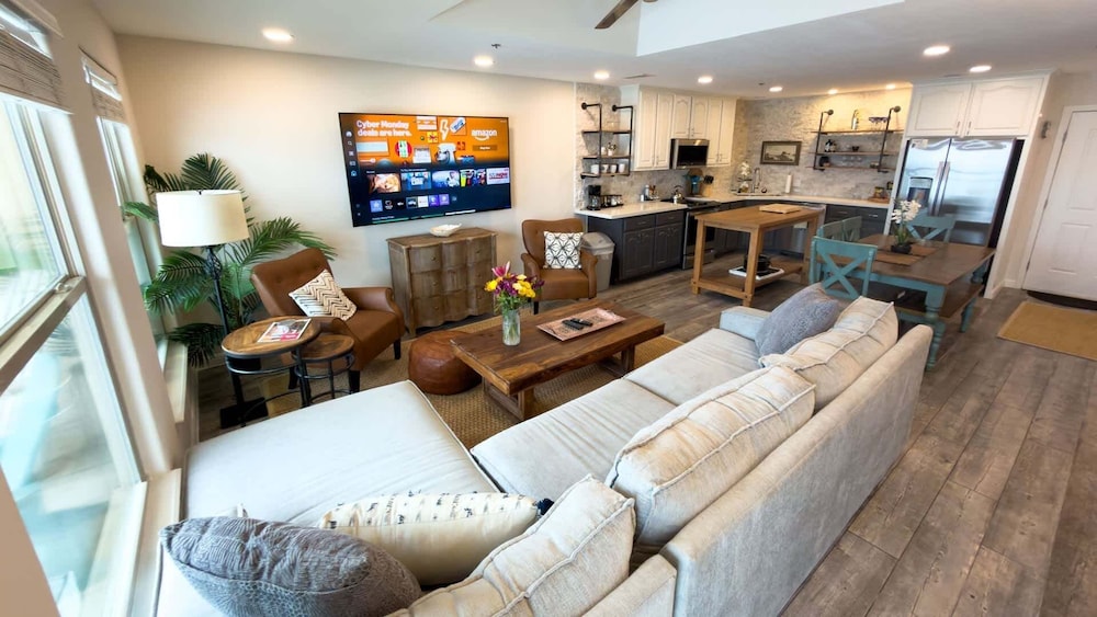 Penthouse Beachfront Views Renovated 4 Bedroom Condo
