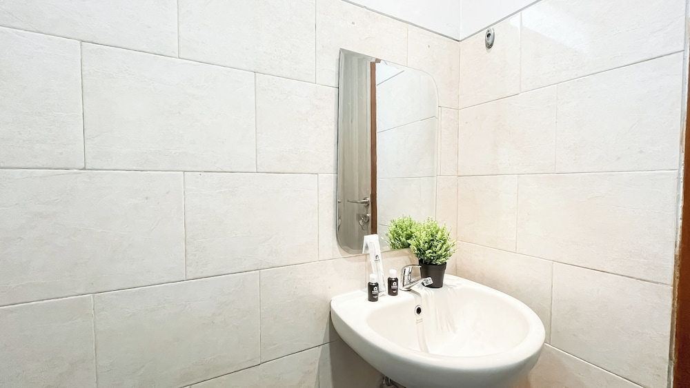 Neutral Cozy Stay Studio Apartment At Margonda Residence 1