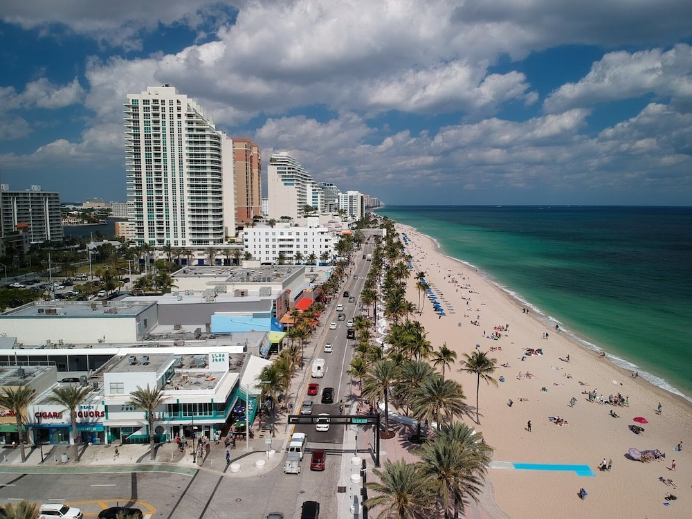 Lauderdale Breeze Villas