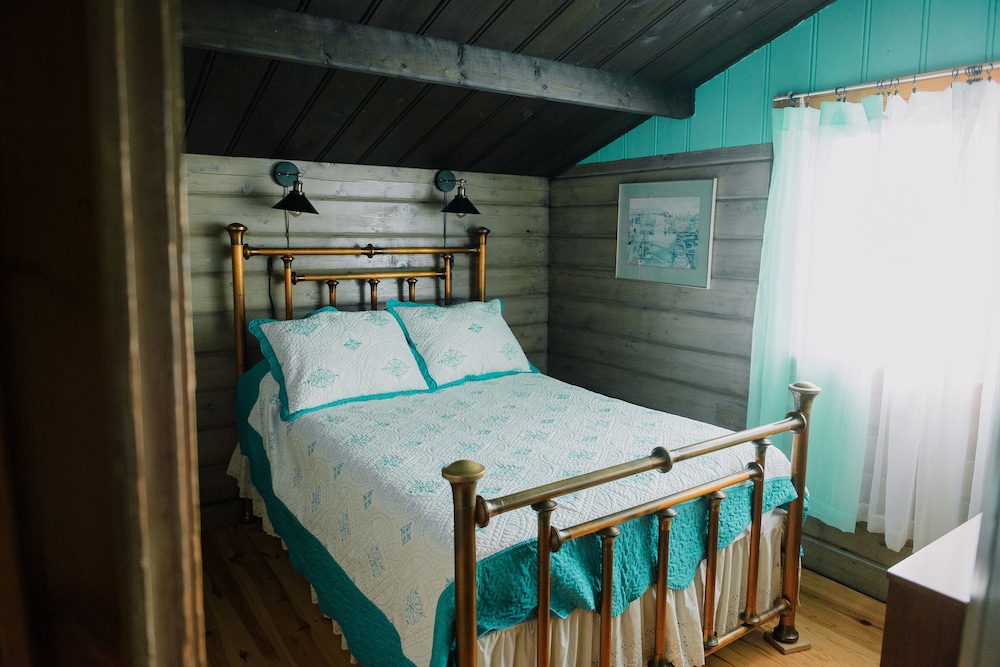 Chimo Cottage view 3