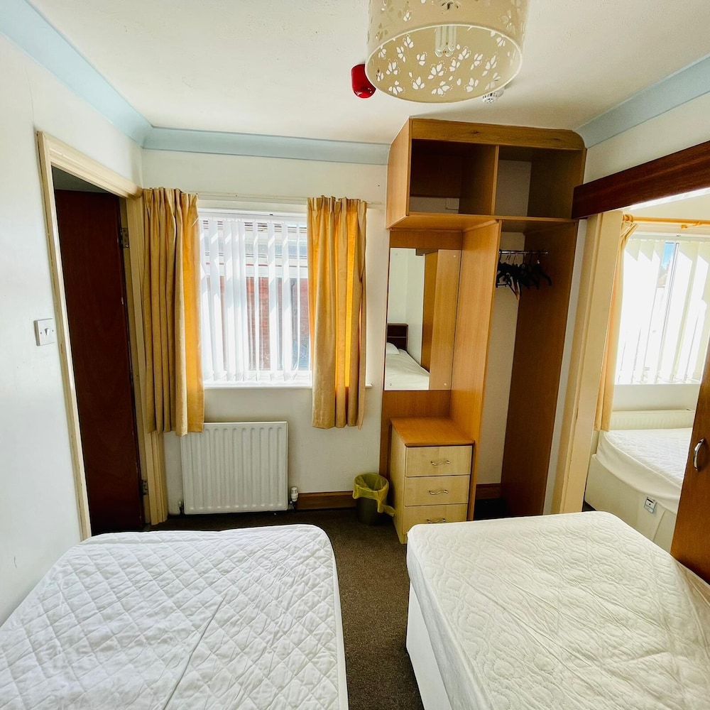 Lyndene Holiday Apartments