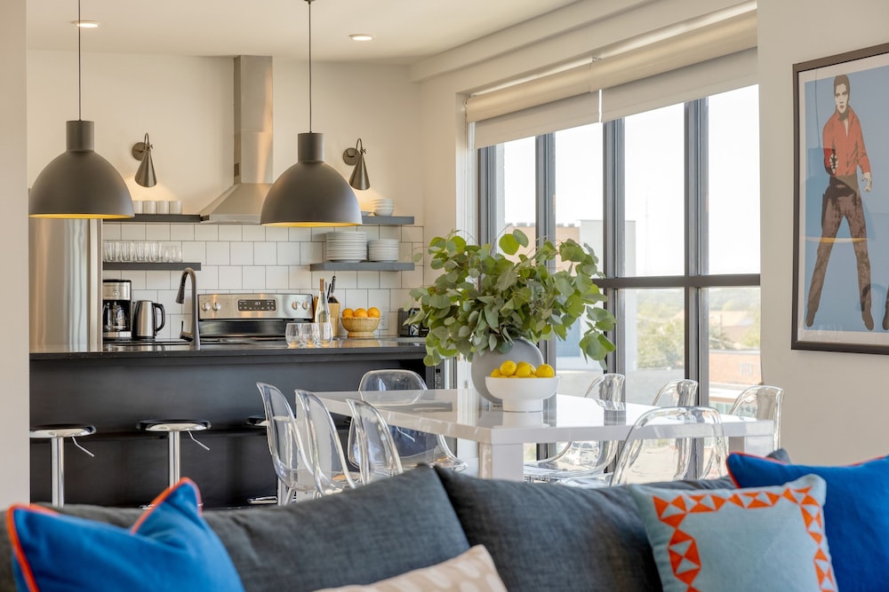 The Carter 201 by Avantstay 4BR Balcony