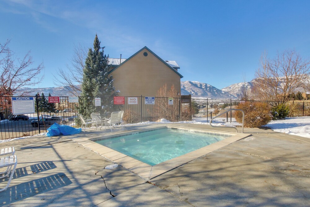 6 Mi to Powder Mtn w/ Shuttle: Cozy Eden Condo!