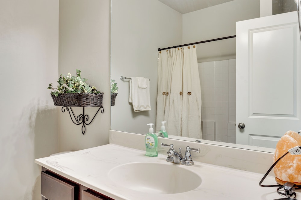 Golf, Swim, Relax: Oklahoma Ranchland Retreat