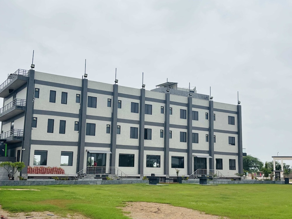 Paras Resort