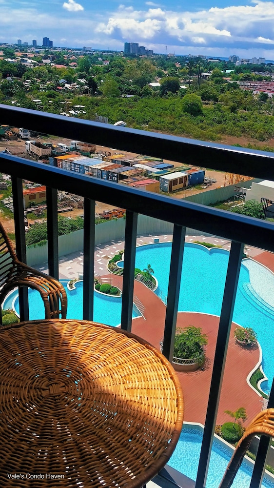 Modern Studio Poolside Balcony Near Mactan Airport