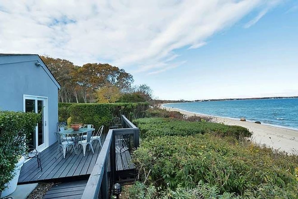 Sunset Villa by Rove Beachfront w Deck Pool
