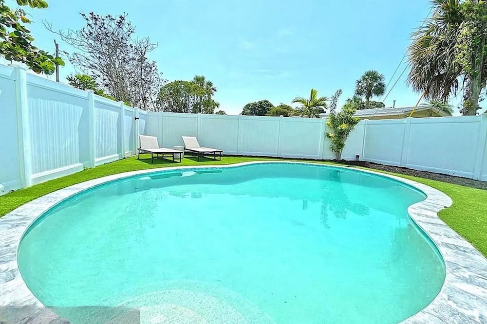Chic 3BR 2BA Getaway With Private Pool Oasis
