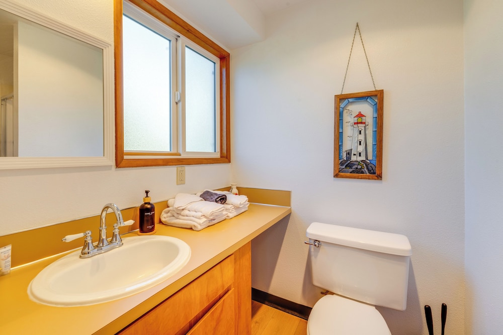 1/8 Mi to Neskowin Beach! Cozy Oregon Coast Home