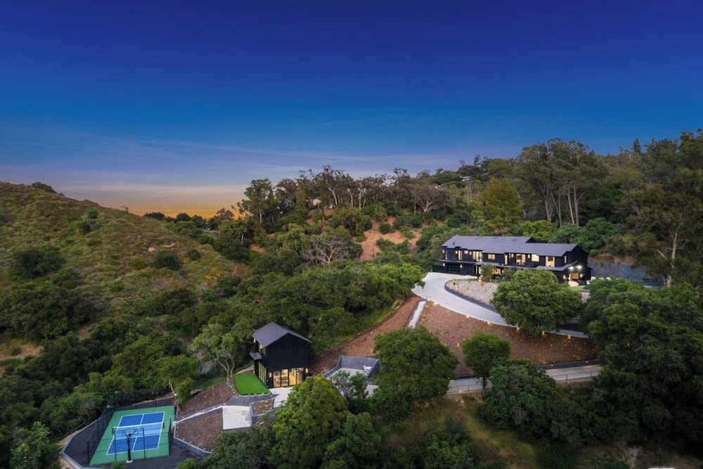 Oak Haven Sanctuary - Grand Estate With Pool, Guest House & Scenic Views