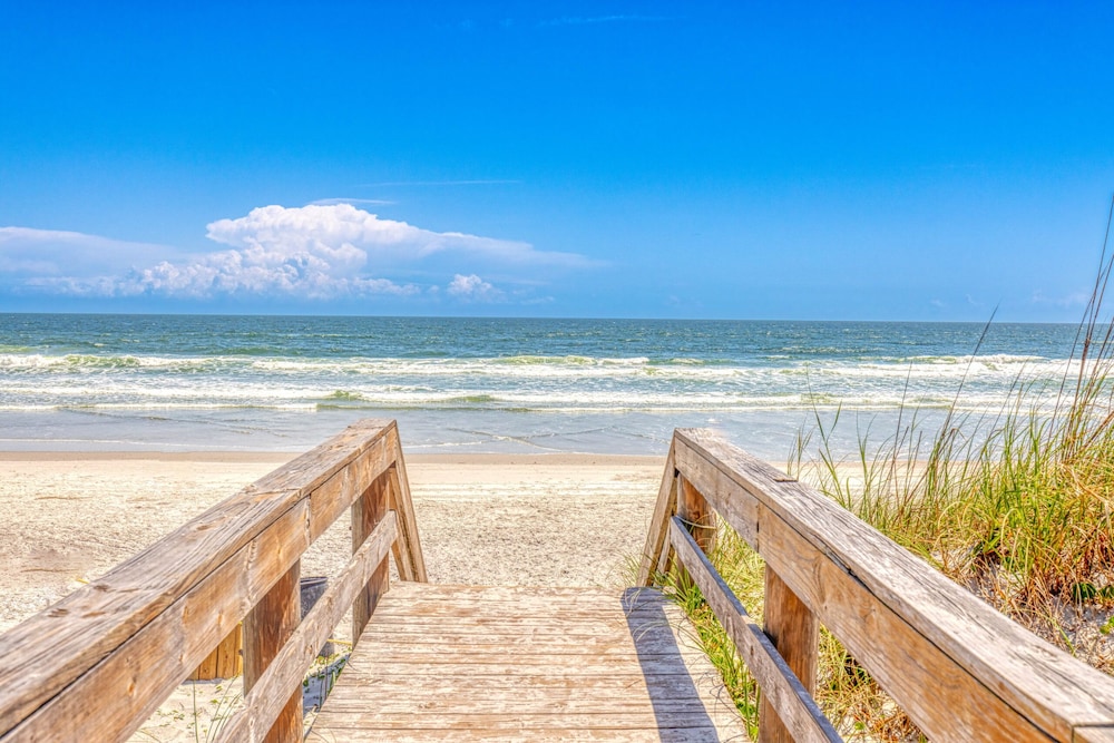 Luxury Beach Home Sauna Cold Plunge E-bikes