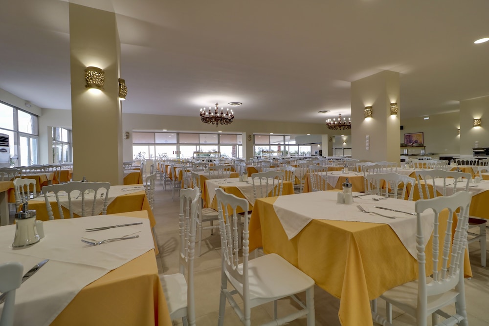 Calamos Beach Family Club Hotel