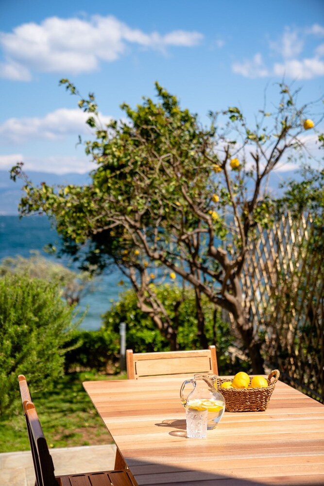 Lefkon Villa With Pool by the Sea - N Peloponnese