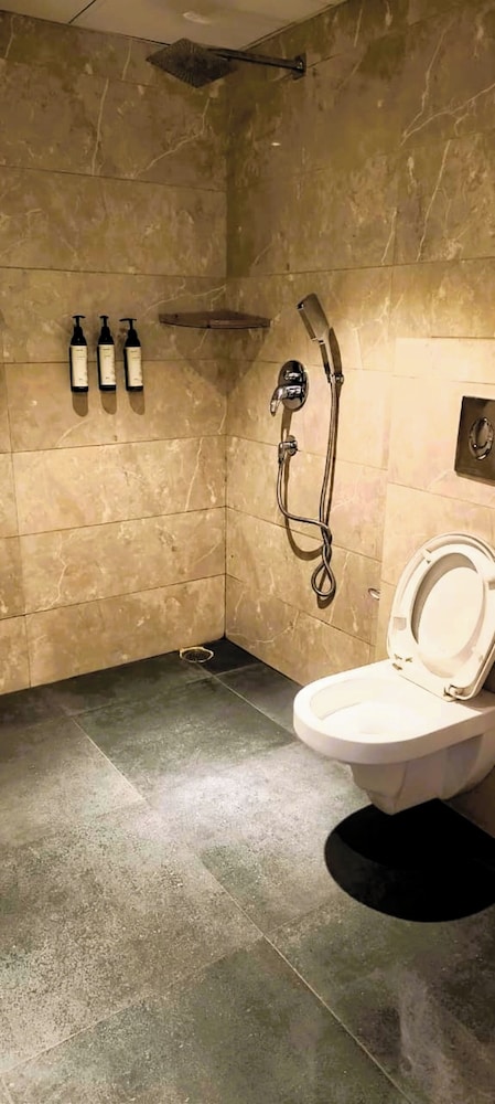 Hotel President Chintpurni
