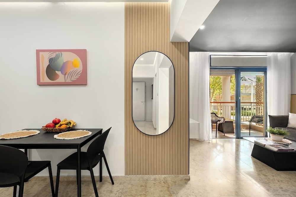 Royal Park Apt Resort by Sea N Rent