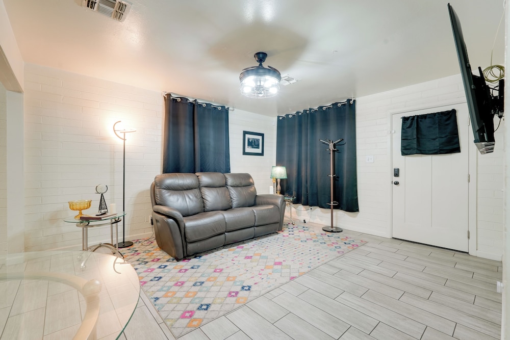 3 Mi to Dtwn Phoenix: Apt w/ Shared Patio