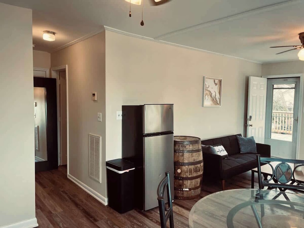 Waterfront Views With King Bed in Solomons Island
