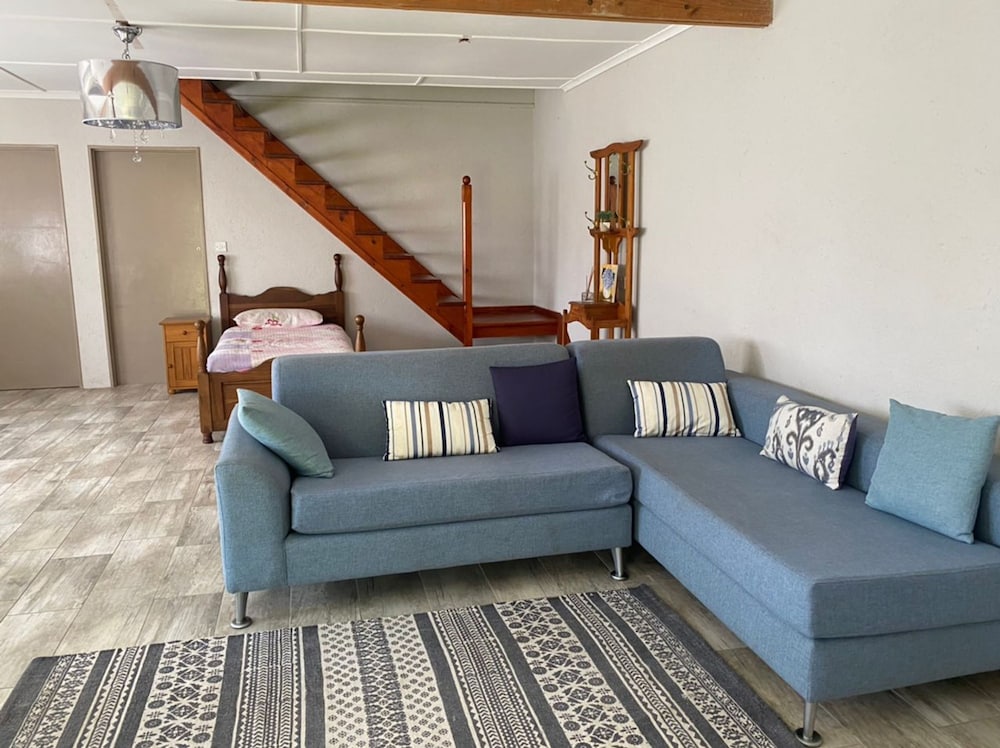 Stunning Private Cottage in the Heart of Nyanga - 2095