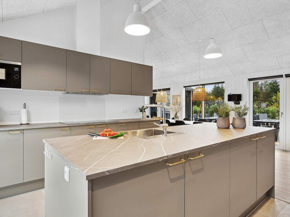 Spacious Retreat for 20 - By Traum Ferienwohnungen view 3