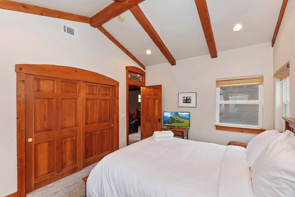 Matterhorn Peak Lodge – Upscale Mountain Escape