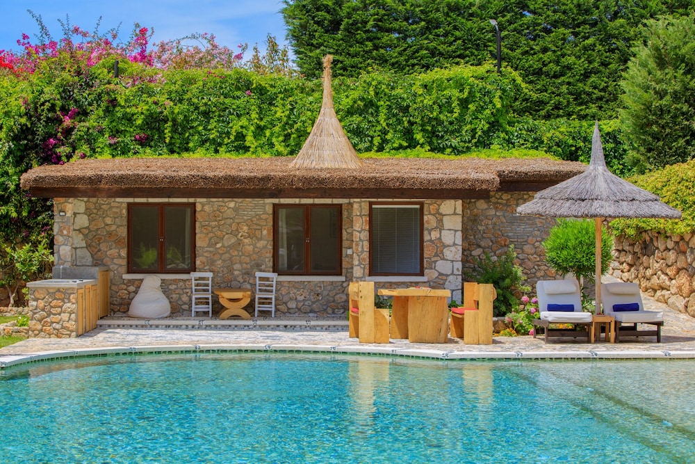 Private Island-Style Ultra Luxury Villa Estate