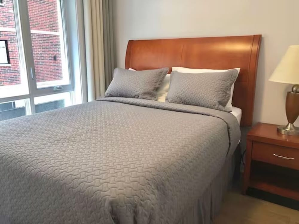 2001 Av. Beaconsfield - Image 4