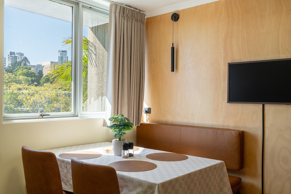 Quirky CBD 1-bed With Pool, Sauna and Balcony