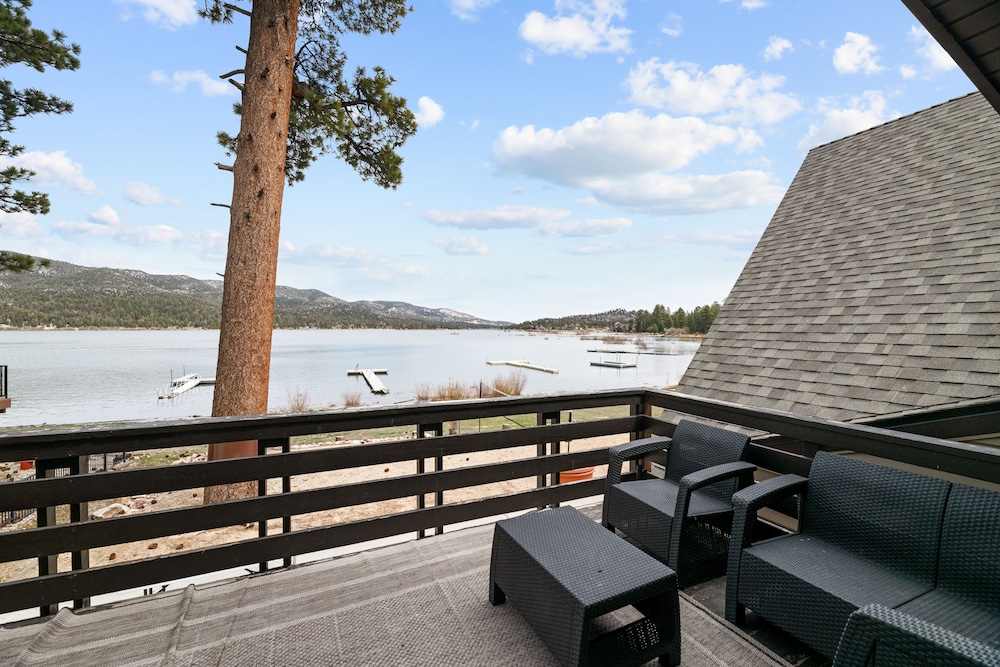 Hakuna Matata Lakefront view 2