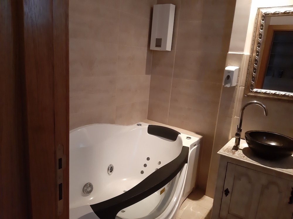 Belgrade Hills Villa and Suites
