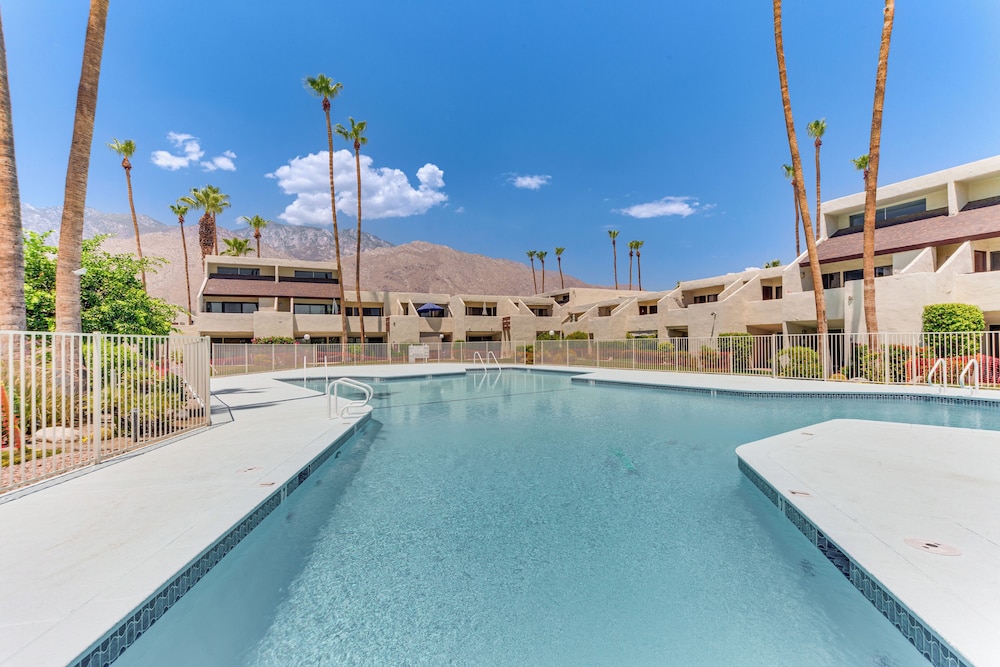 Mtn-view Condo w/ Pool Access in Palm Springs!