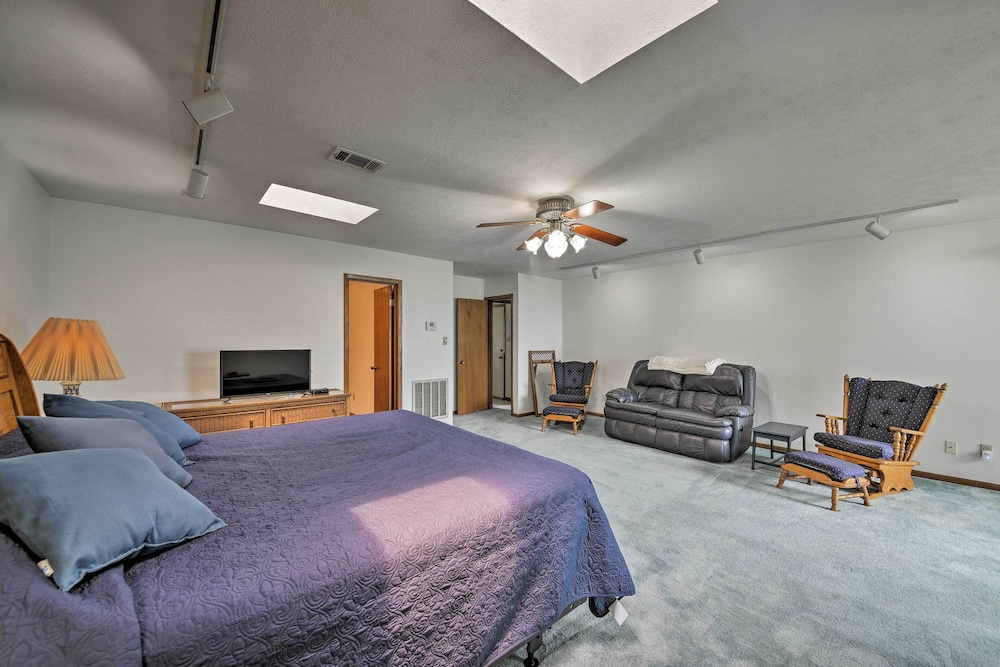 Lakefront Livingston Home w/ Dock, 1 Mi to Launch! view 4