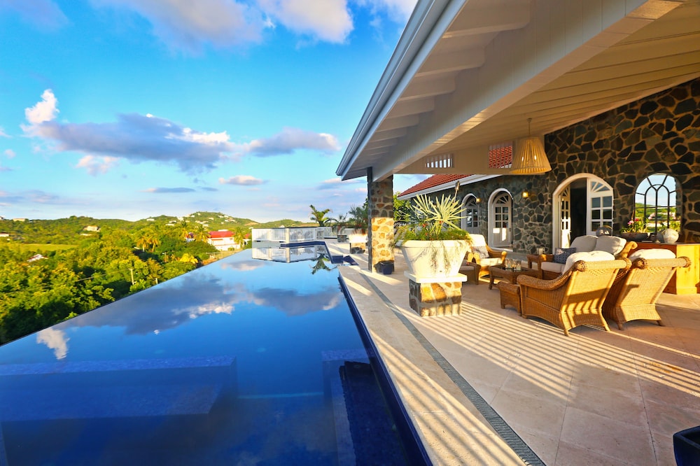 Villa Atlantis