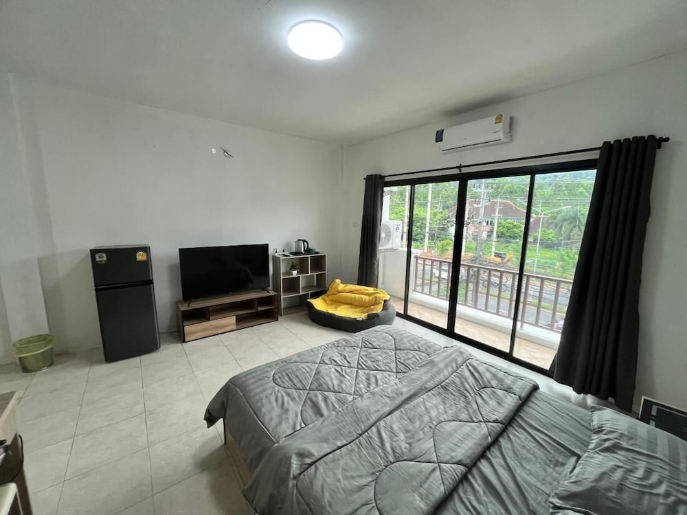 Private Apartment in Phuket With Balcony and Free Wifi