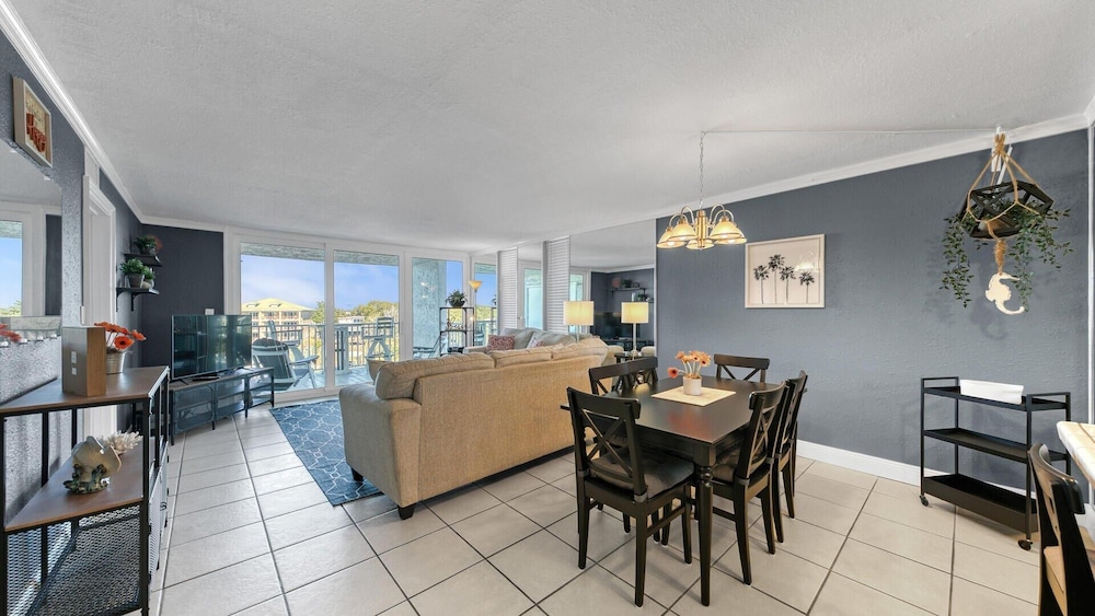Dolphin Point 601b view 3