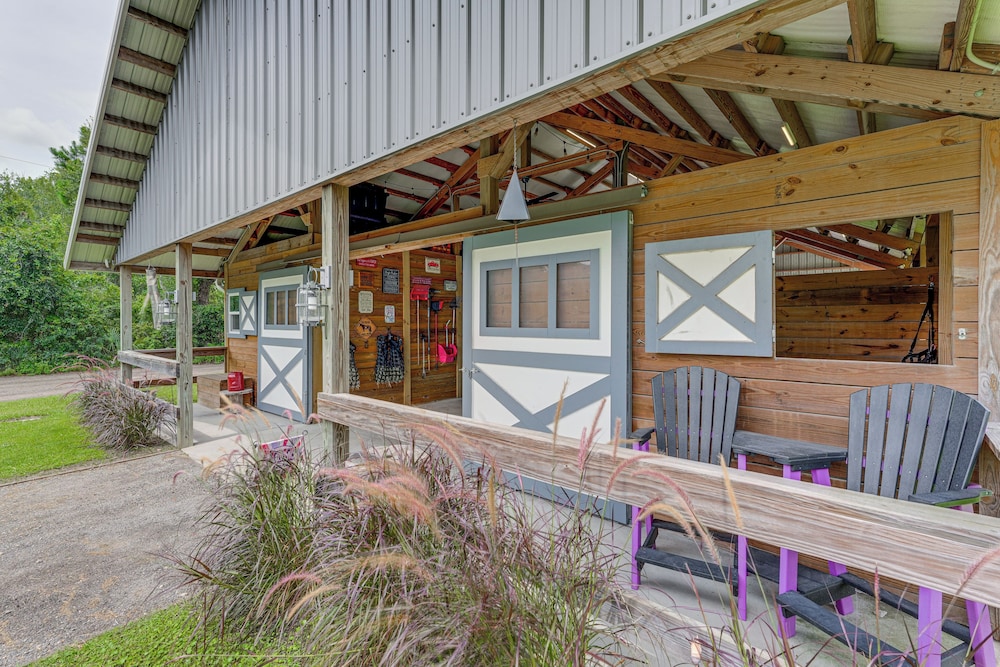 Farmhouse Hideaway w/ Covered Patio in Kissimmee