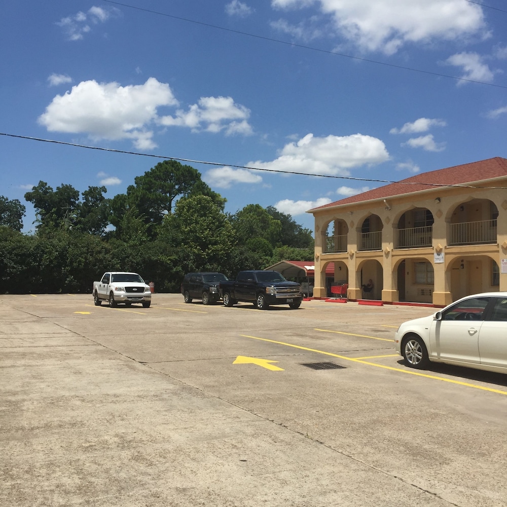 Guest Inn & Suites