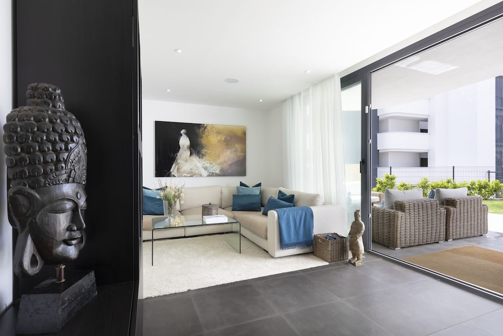 Luxury Apartment With Garden in Higueron