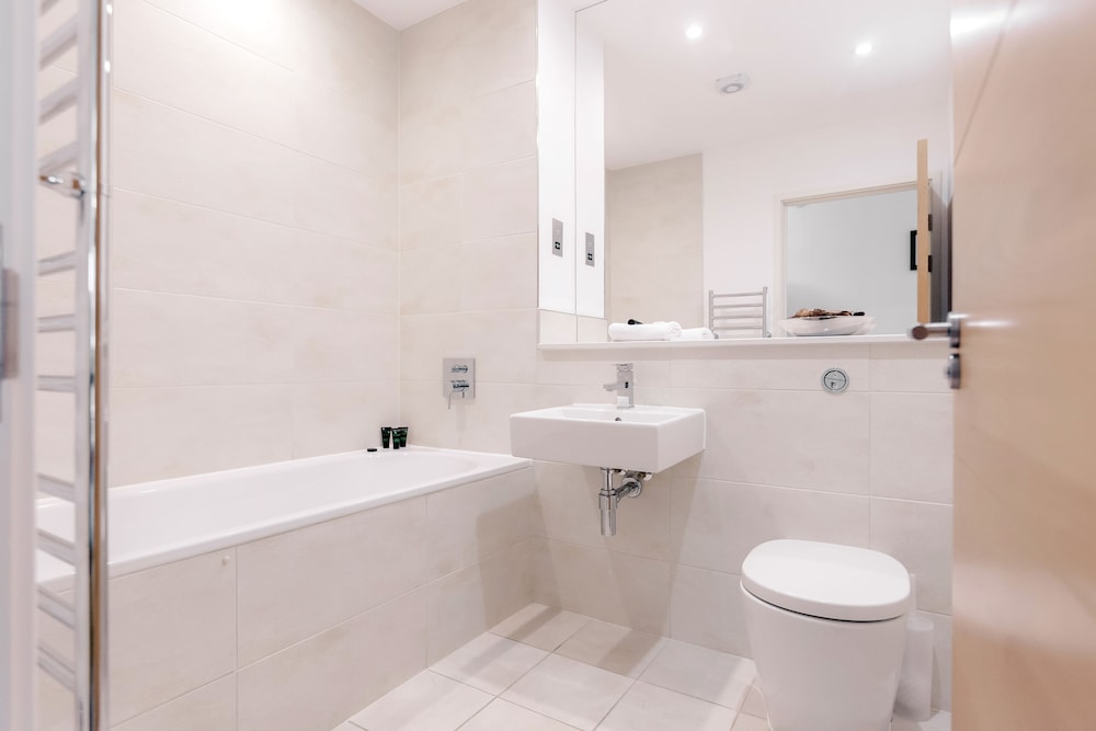 Guildford Vacations - Roomspace Apartments -The Residence - Property Image 6