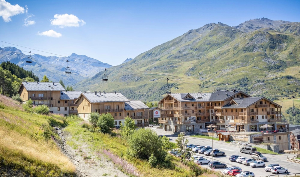 Apartment in Les Menuires With Spa & Pool