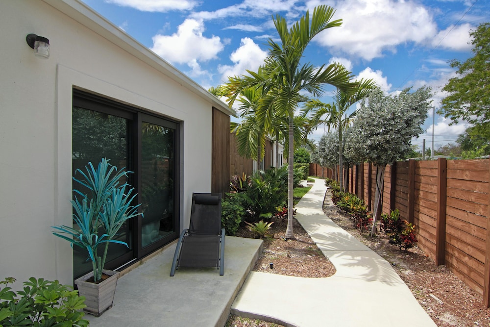 5BR Sleeps 14 w/ In-law Suite & Bbq!