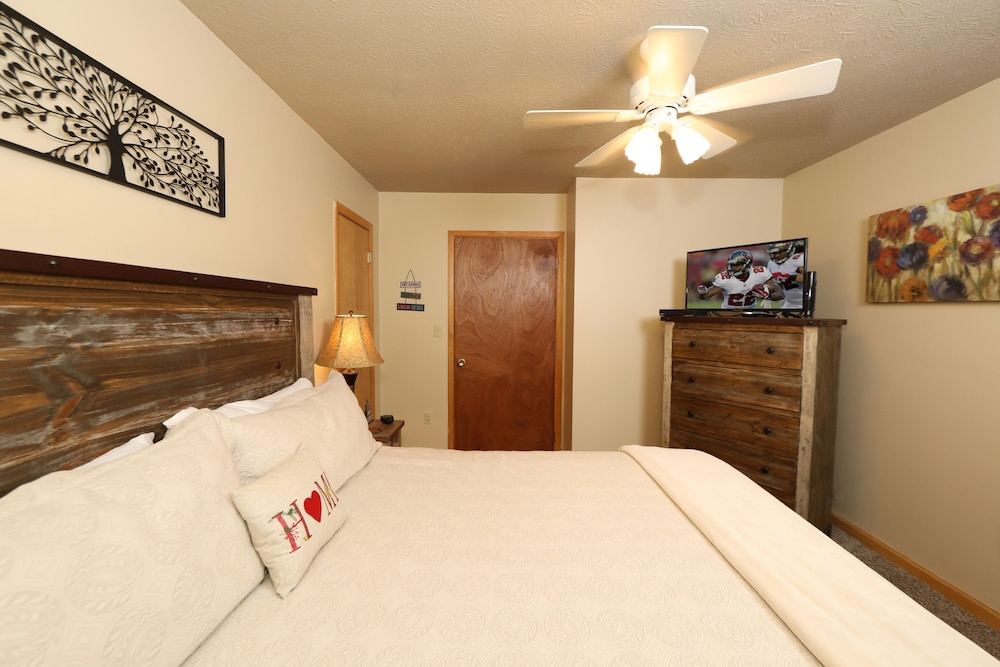Divine Escape - Two Bedroom Chalet view 3