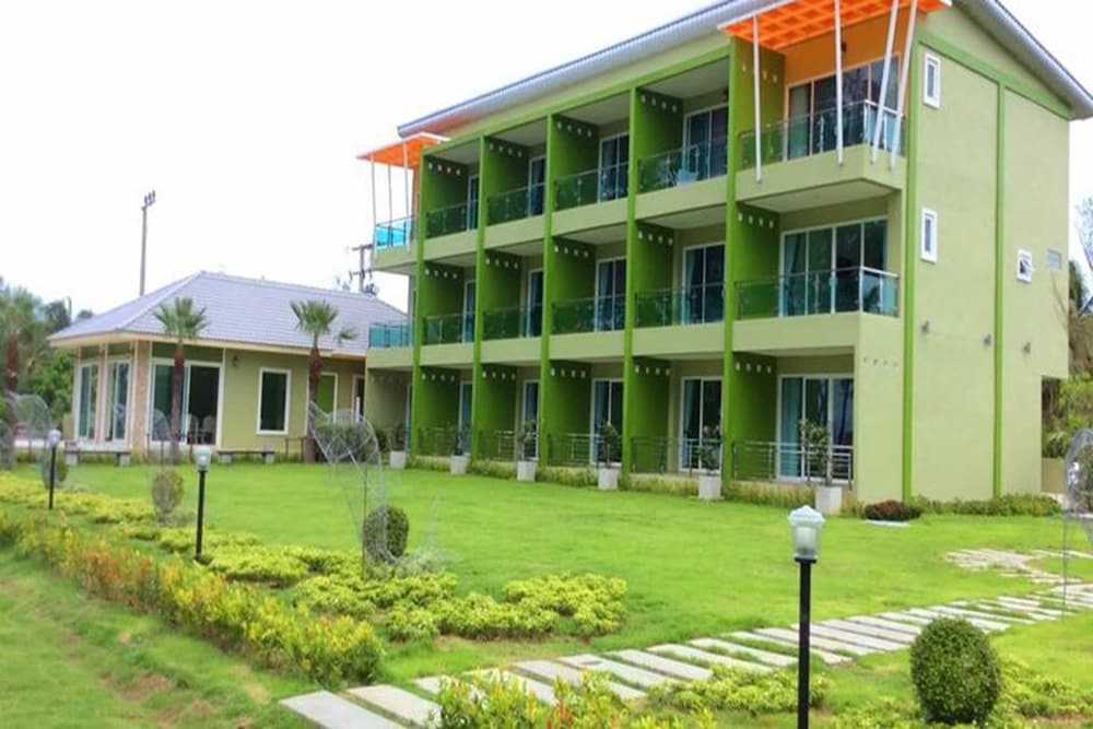 Hotel Greenseaviewresort Bangsaphan - Image 1