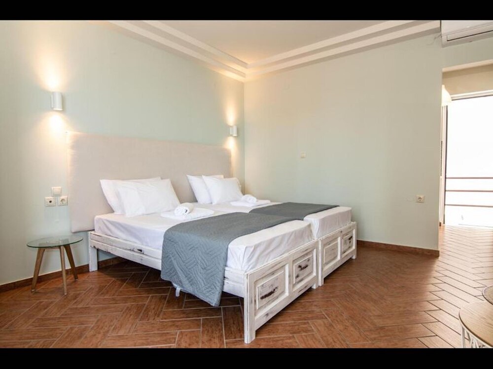 Room in Guest Room - Girogiali Beach Hotel photo 3