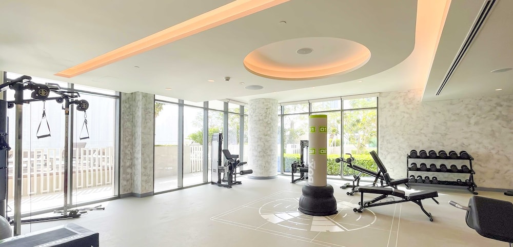 LUX The Marina Vista Beachfront Suite 5