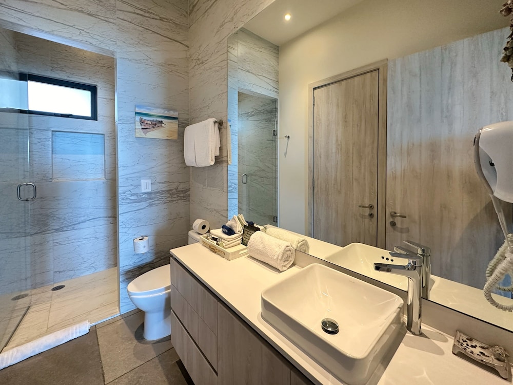 Beachtop Haven 2BR Condo at Iconic Sandy Beach