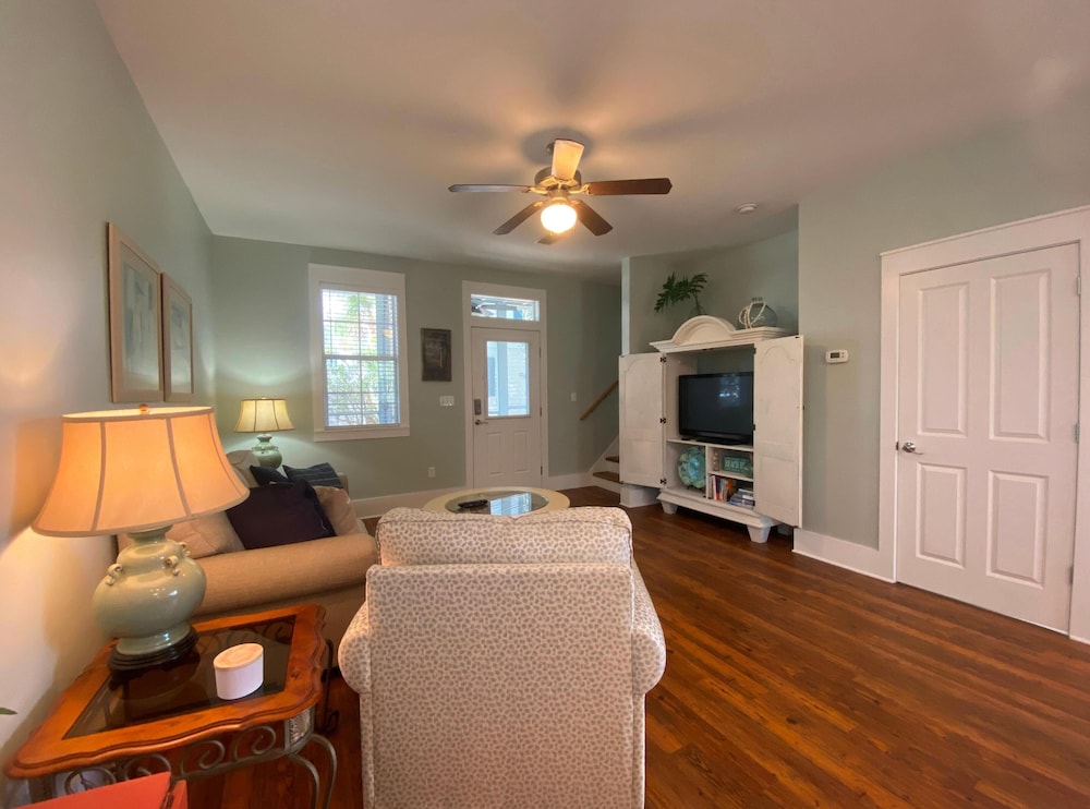 Barefoot Cottage B37 - The B's Knees