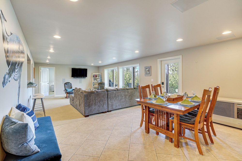 Fish & Hike: Apartment w/ Pool Table in Ketchikan!