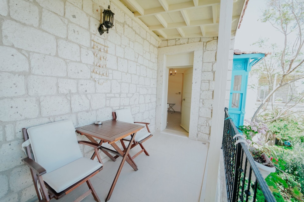 Alacati Marina Palace Otel - Image 19